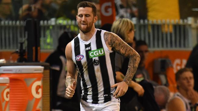 Jeremy Howe tests his ankle in the preliminary final.