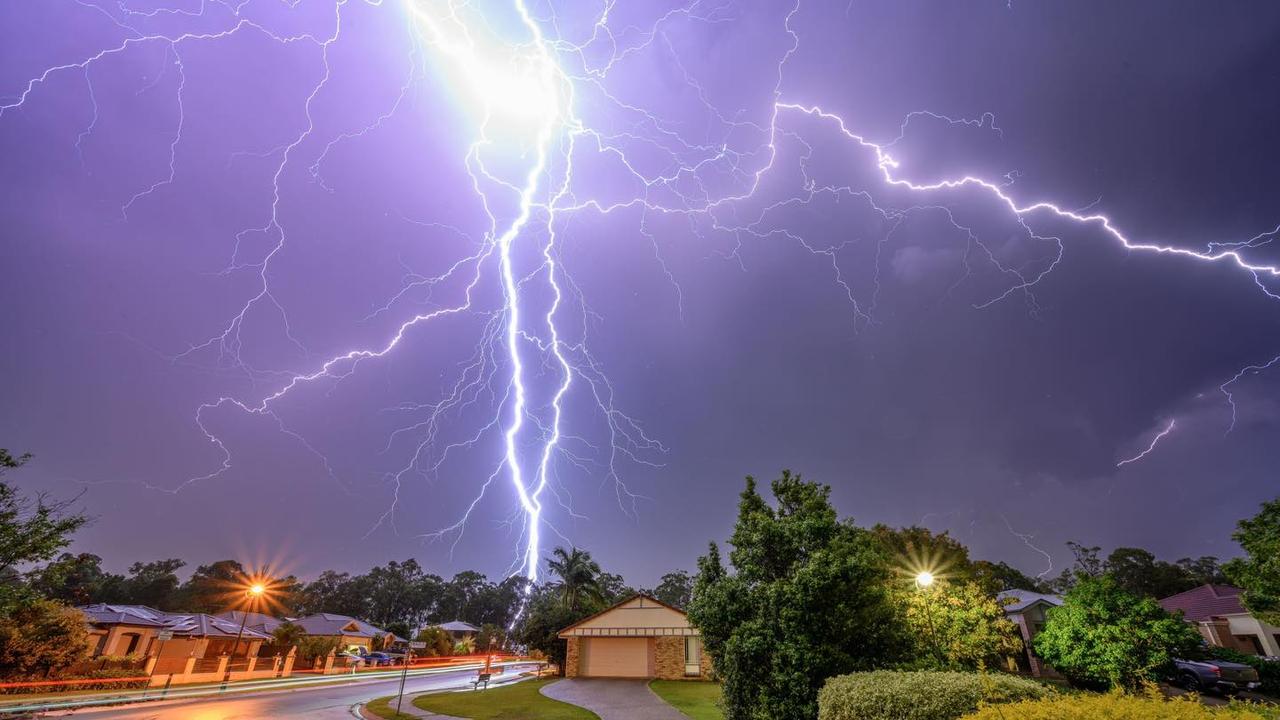 Lightning in Brisbane on November 14. Photo: Higgins Storm Chasing.