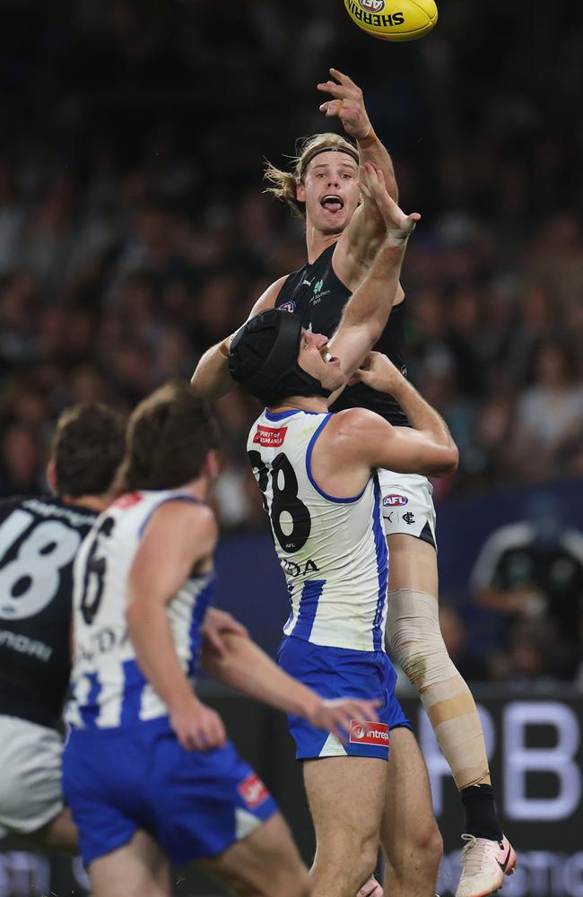 De Koning rises over Xerri. Picture: Getty Images