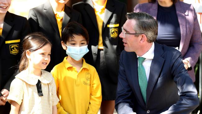 Dominic Perrottet speaks with children from Randwick Public School. Picture: Brendon Thorne/Getty Images