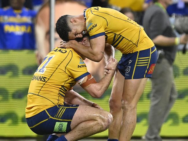 TOWNSVILLE, AUSTRALIA - SEPTEMBER 23: Shaun Lane and Dylan Brown of the Eels celebrate after winning the NRL Preliminary Final match between the North Queensland Cowboys and the Parramatta Eels at Queensland Country Bank Stadium on September 23, 2022 in Townsville, Australia. (Photo by Ian Hitchcock/Getty Images)