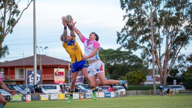 Warilla-Lake South Vs Milton-Ulladulla. Kye Deane and Jarrah Treweek compete for a high ball on the goal line. Picture: Thomas Lisson