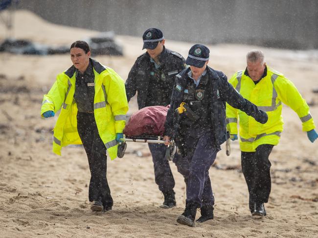 13th April 2022. The DailyTelegraph. NewsBronte, Sydney , NSW.Pics by Julian Andrews.GV's of the crime scene at Bronte Beach where a body washed up on the beach this morning. a crime scene has been established with no details yet known.Police and contractors remove the body from the crime scene.