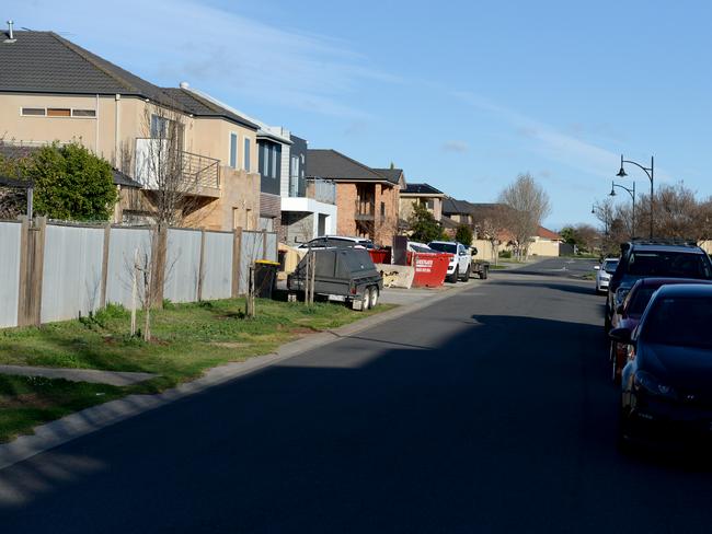 MELBOURNE, AUSTRALIA - NewsWire Photos SEPT 1, 2024 Hopetoun Green in Caroline Springs (believed to be outside No. 10 - NOT CONFIRMED) where a man was taken into custody last night after attacking residents with a machete. Picture: NewsWire / Andrew Henshaw