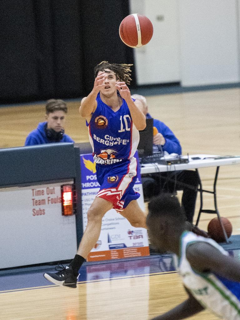 Bailey Nwanevu, Mountaineers. QSL basketball mens, Mountaineers vs Gold Coast Rollers. Friday, June 18, 2021. Picture: Nev Madsen.
