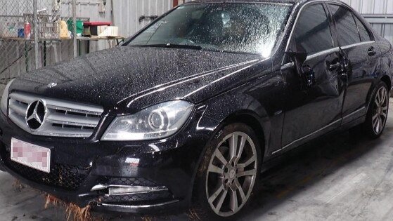 Pepe Licardo's damaged Mercedes C250.