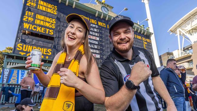 Hawk Fan Danielle Bowden and Pies fan Daniel Down The Adelaide Oval Scoreboard at the Hawks and Collingwood Gather Round 2024. Pictured on April 7th 2023.  Picture: Ben Clark