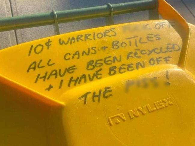 An Aussie has divided with a brutal bin note. Picture: Facebook/Bell Tower Times