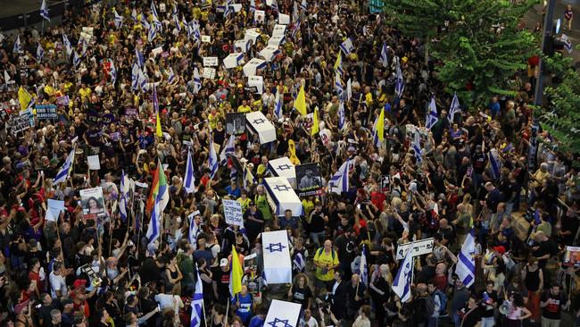 Anti-government protests have engulfed Israel as people call for Prime Minister Benjamin Netanyahu to strike a peace agreement.