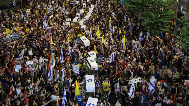 Anti-government protests have engulfed Israel as people call for Prime Minister Benjamin Netanyahu to strike a peace agreement.