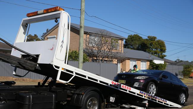 A car being towed from the scene. Picture: NCA Newswire/ Gaye Gerard