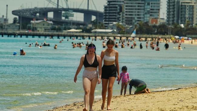 People trying to keep cool at Port Melbourne beach Picture: Luis Enrique Ascuia/NewsWire