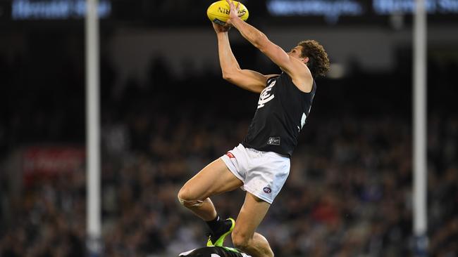 Carlton’s Charlie Curnow takes a spectacular mark over Tom Langdon. Picture: AAP