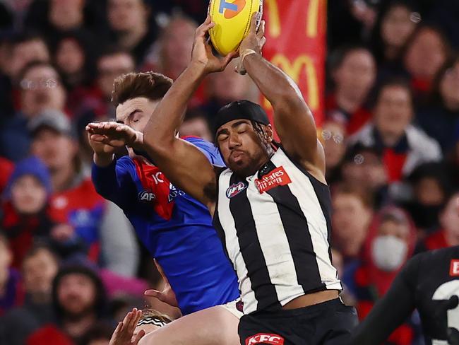 MELBOURNE, AUSTRALIA - August 18, 2023. AFL . 1st Qualifying Final.     Isaac Quaynor of the Magpies  during the qualifying final between Collingwood and Melbourne at the MCG in Melbourne, Australia.  Photo by Michael Klein.