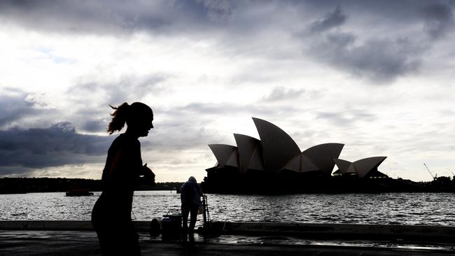 Record temperatures are predicted to hit Sydney on Sunday, coinciding with the 2023 NRL grand final between the Penrith Panthers and Brisbane Broncos. Picture: NCA NewsWire / Damian Shaw