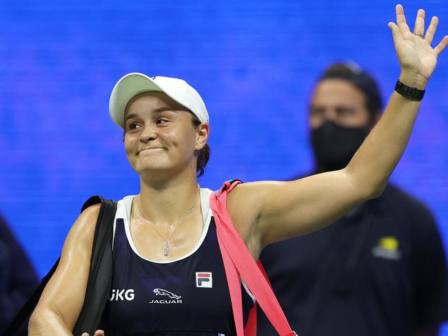 NEW YORK, NEW YORK - SEPTEMBER 04: Ashleigh Barty of Australia walks off the court after a loss to Shelby Rogers of the United States during her Womenâs Singles third round match on Day Six of the 2021 US Open at the USTA Billie Jean King National Tennis Center on September 04, 2021 in the Flushing neighborhood of the Queens borough of New York City.   Elsa/Getty Images/AFP == FOR NEWSPAPERS, INTERNET, TELCOS & TELEVISION USE ONLY ==