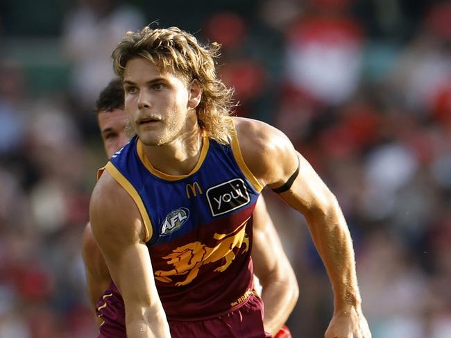 Will Ashcroft prepares to handball. Picture: Darrian Traynor/AFL Photos/via Getty Images