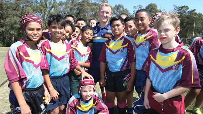 Titans half Tanah Boyd, who made his NRL debut on Saturday, returned to his former schoo,l Keebra Park, today to help run a junior development session. Tanah with some of the juniors in the squad. Picture Glenn Hampson