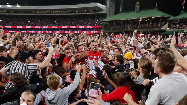 Lance Franklin broke the space-time continuum with his 1000th goal. Photo by Michael Willson/AFL Photos via Getty Images.