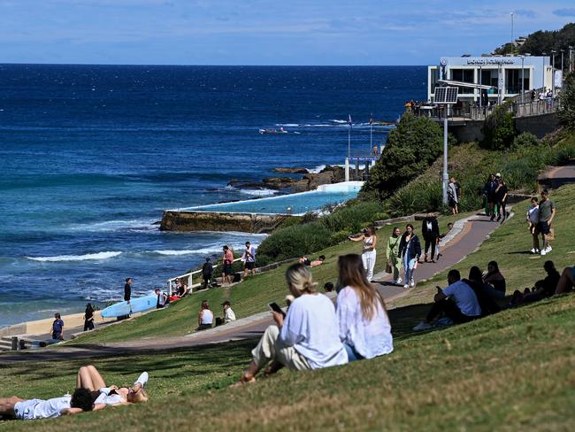 People enjoying the fine weekend weather at Bondi Beach. Picture: NCA NewsWire/Bianca De Marchi