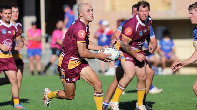 Emanuel Sultana on the burst for Shellharbour. Picture: Steve Montgomery Sports Photography