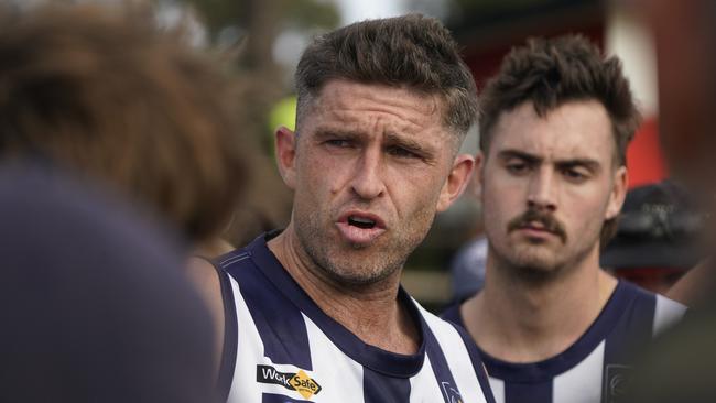 Kris Pendlebury addressing his players. Picture: Valeriu Campan