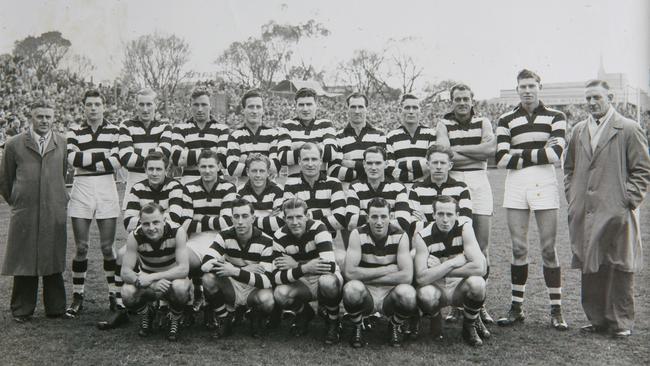 The 1952 Geelong team of Ivo Gibson, Noel Rayson , Geoff Williams, Norm Sharp, George Goninon, John Hyde, Bruce Morrison, Russell Middlemiss, Russell Renfrey, George Swarbrick, Reg Hickey. Middle: Bob Davis, Leo Turner, Bernie Smith, Fred Flanagan, Tom Morrow, Bill McMaster. Front: Neil Trezise, Peter West, Doug Palmer, Les Reed, Ron Hovey.