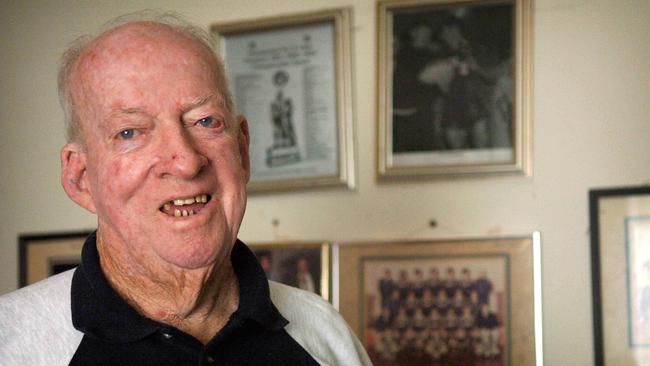 Former Parramatta player Ron Massey, who for years was super coach Jack Gibson's assistant, has died.