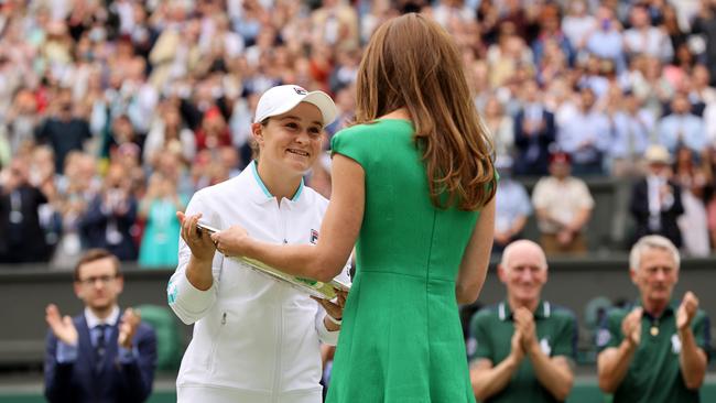 Ash Barty is presented with the Venus Rosewater Dish trophy by the Duchess of Cambridge. Picture: Getty Images