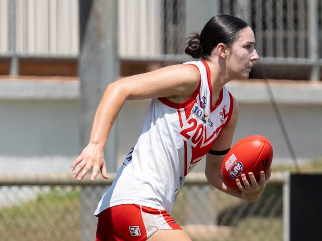 Ruby O'Dwyer playing for Waratah in the 2024-25 NTFL season. Picture: Tymunna Clements / AFLNT Media