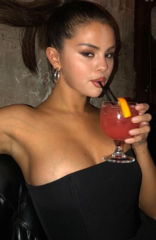 Selena Gomez breaks internet with new Instagram selfie | news.com.au —  Australia's leading news site