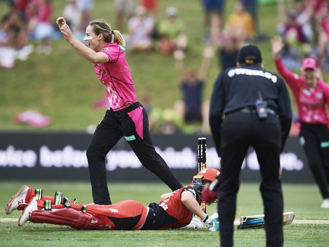 Sophie Molineux is sensationally run out on the final ball of the Renegades’ innings attempting the winning run.