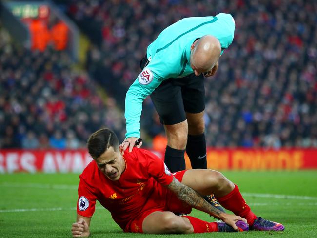 Referee Anthony Taylor talks to Coutinho.