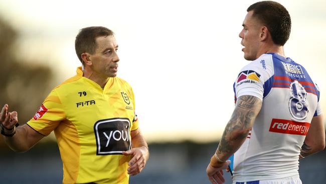 Referee Ben Cummins talks David Klemmer through his decision. Photo: Mark Kolbe/Getty Images