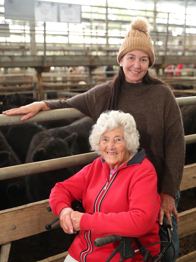 Margaret Thomas, 90 years old, and her daughter Cheryle Thorson, from Meeniyan, sold 20 steers. Picture: Yuri Kouzmin