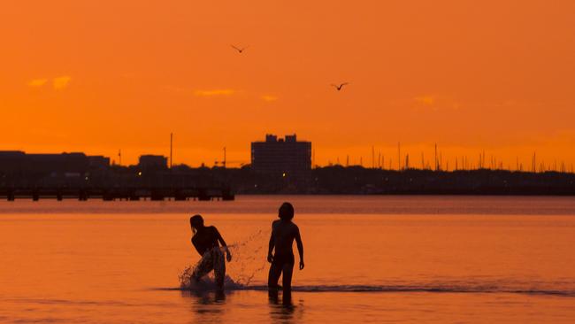 A beautiful start to the day in Melbourne belied the rain to come. Picture: Sarah Matray