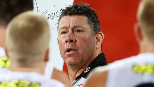 GOLD COAST, AUSTRALIA - OCTOBER 09: Brett Ratten, Senior Coach of the Saints addresses his players during the 2020 AFL Second Semi Final match between the Richmond Tigers and the St Kilda Saints at Metricon Stadium on October 09, 2020 in the Gold Coast, Australia. (Photo by Michael Willson/AFL Photos via Getty Images)