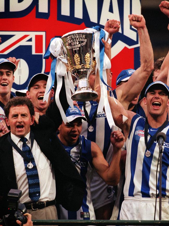 Pagan with his North Melbourne premiership team in 1999.