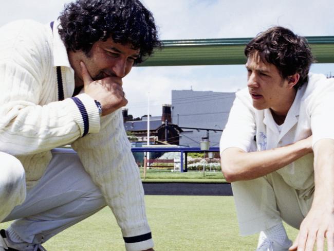 #### ALERT ALERT #### BEFORE REUSE OF THIS IMAGE CHECK CONTENT AND COPYRIGHT ISSUES WITH THE /PICTURE /DESK-  07 Nov 2001 Comedian / actor Mick Molloy and actor Samuel Johnson in film Crackerjack - movies scene lawn bowls profile