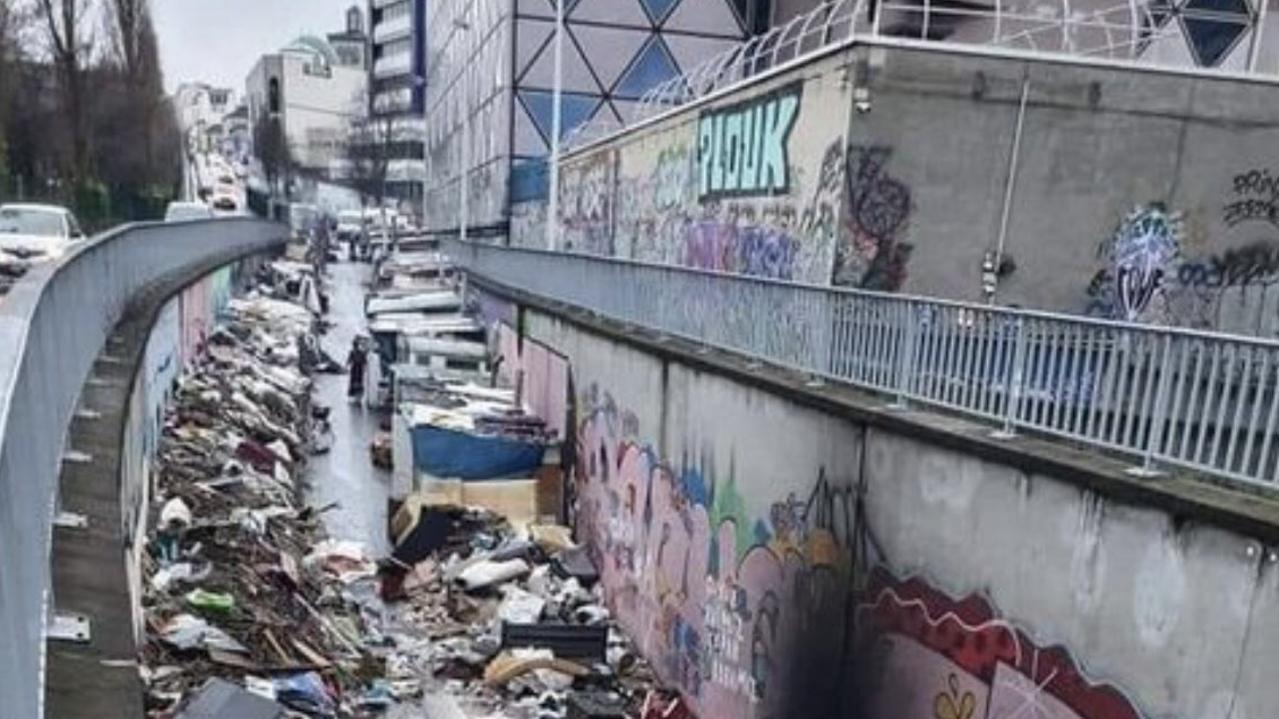 paris-rubbish-issue-french-capital-overflowing-with-rubbish-as