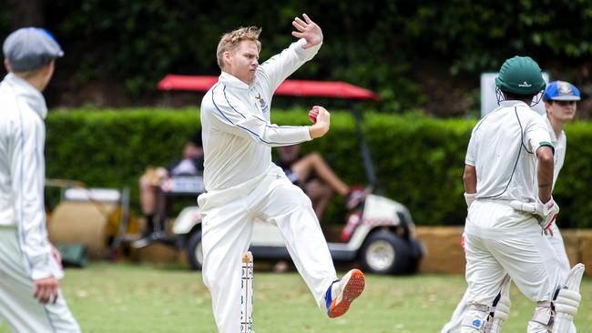 Jacob Verstegen bowling. (AAP Image/Renae Droop)