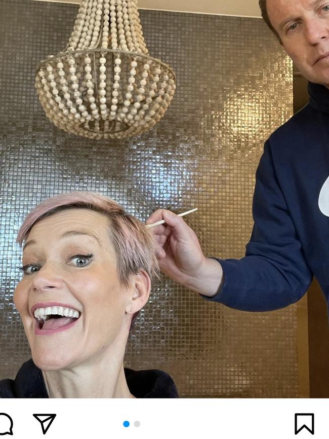 Jessica Rowe enlists hubby Peter Overton to colour her pink. Picture: Instagram