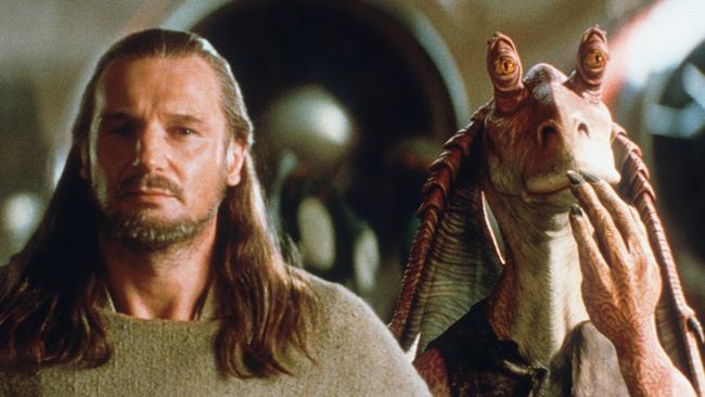 20/5/1999: Jedi Qui-Gon Jinn and Jar Jar Binks at the Mos Espa Arena in the movie Star Wars - The Phantom Menace. Films /actors