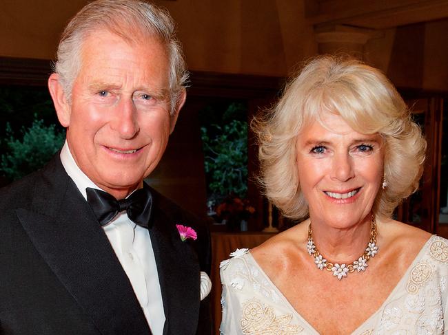 A handout picture released by Clarence House on December 18, 2017 shows Britain's Prince Charles, Prince of Wales (L) and Britain's Camilla, Duchess of Cornwall (R) posing in the Orchard Room during the private 70th birthday party of The Duchess of Cornwall at Highgrove House near Tetbury in southwest England on July 15, 2017.  This photograph of their Royal Highnesses posing at the Duchess of Cornwall's birthday party was used as the royal couple's 2017 Christmas card. / AFP PHOTO / CLARENCE HOUSE / Hugo BURNAND / RESTRICTED TO EDITORIAL USE - MANDATORY CREDIT "AFP PHOTO / CLARENCE HOUSE / HUGO BURNAND" - NO MARKETING NO ADVERTISING CAMPAIGNS - RESTRICTED TO SUBSCRIPTION USE - STRICTLY NO SALES - DISTRIBUTED AS A SERVICE TO CLIENTS