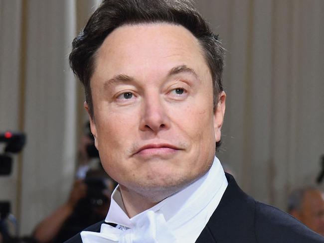 Musk issues challenge to jet sex accuser