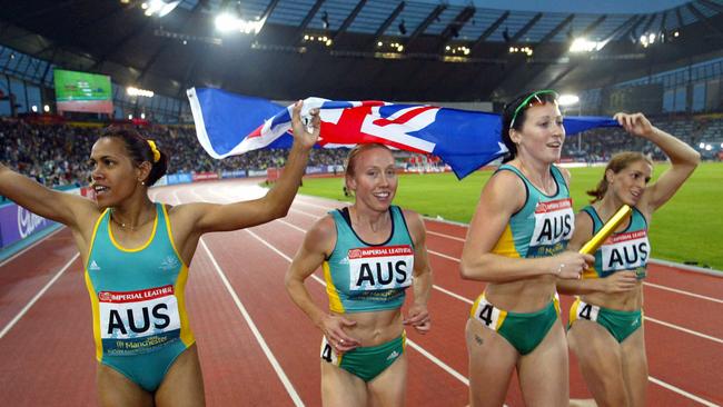 Aust athlete (l-r) Cathy Freeman with Tamsyn Lewis, Jana Pittman and Lauren Hewitt and after winning women's 4x400m relay final at 2002 Commonwealth Games in Manchester 31 Jul 2002. flag