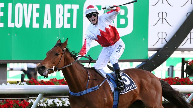 Sir John Hawkwood staked his Cup claims with a big win in The Metropolitan at Randwick.