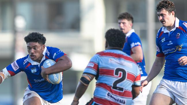 Manly player Dalys Esera on the burst