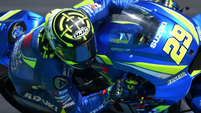 Team SUZUKI ECSTAR's Italian rider Andrea Iannone rides during a MotoGP free practice session, ahead of the French Motorcycle Grand Prix, on May 18, 2018 in Le Mans, northwestern France. Italy's Andrea Dovizioso, vice-champion of the world in MotoGP, extended for two seasons, until 2020, his contract with Ducati, the grand prix of the manufacturer, on the sidelines of the Grand Prix de France, at Le Mans / AFP PHOTO / Jean-Francois MONIER