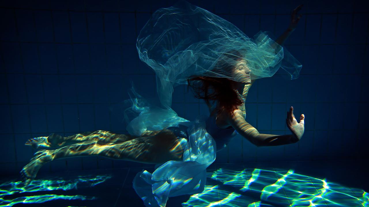 Underwater images of Sydney ballerinas making a splash | Daily Telegraph